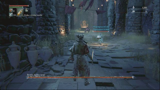 The guest attacks the boss and the host stays slightly behind. - Multiplayer | Weapons and armor - Basics - Bloodborne Game Guide & Walkthrough