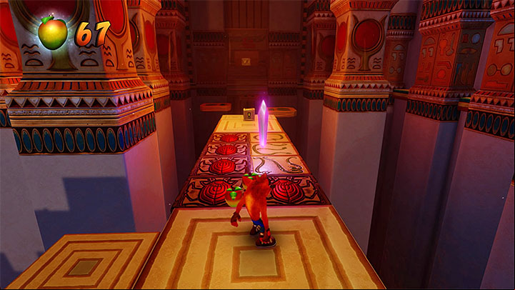 Both paths (the left one which becomes available after you use the violet gem and main one to the right) converge in the spot shown in the above screenshot, where you also have to eliminate a cobra - Tomb Time | Crash Bandicoot 3 | Levels - Crash Bandicoot 3 - Arabic location - Crash Bandicoot N. Sane Trilogy Game Guide