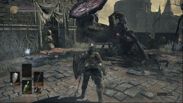 If you dont manage to eliminate the enemy in time, better run away. - High Wall of Lothric - Walkthrough - Dark Souls III Game Guide & Walkthrough