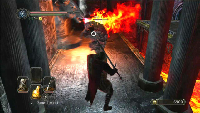 Use the flames to defeat the enemy. - Iron Keep - the road to the King - Walkthrough - Dark Souls II - Game Guide and Walkthrough