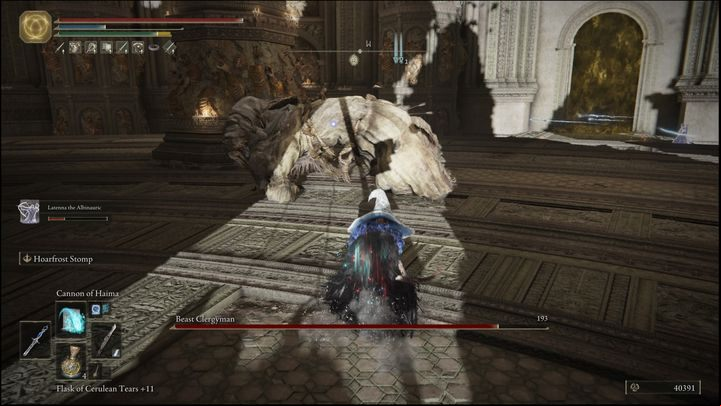 When the boss gets close to you, he will very often use quick slashes with a dagger - Elden Ring: How to beat Maliketh, the Black Blade? - Crumbling Farum Azula - Elden Ring Guide