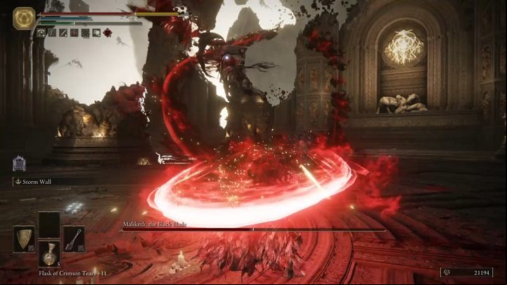 In the second phase, it is even more important to dodge towards the enemy and shorten the distance - Elden Ring: How to beat Maliketh, the Black Blade? - Crumbling Farum Azula - Elden Ring Guide