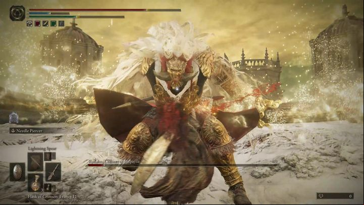 One of the boss's most dangerous new attacks in this phase is the grab, which Radahn can use as a single move or immediately after throwing a large glowing disc - Shadow of the Erdtree: How to defeat the final boss Promised Consort Radahn? - Main bosses - Elden Ring Guide