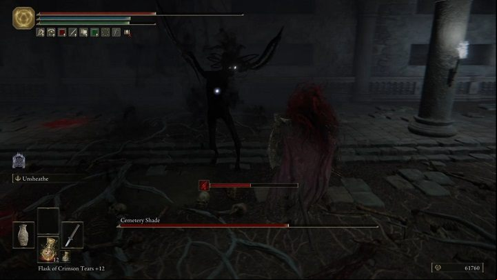 When the opponent raises both his weapons, it means that he is about to perform a quick combo - Elden Ring: How to beat Cemetery Shade? - Limgrave - Elden Ring Guide