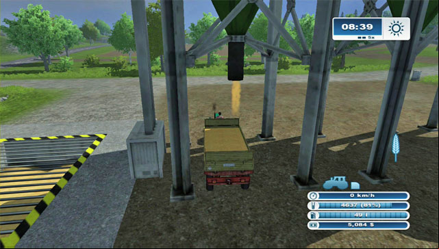 Unloading a silo onto the trailer. - Selling crops for the first time | The basics - The basics - Farming Simulator 2013 Game Guide