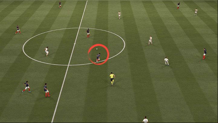 Always do short ground es with sufficient strength and precision as well as turning towards the player to whom the is addressed - FIFA 21: es - Basics - FIFA 21 Guide