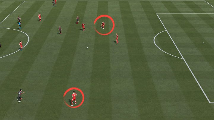 You can see in the picture above that the right side of the pitch has been thickened by the players of the opposing team, which makes it difficult to get the ball out of your own penalty area - FIFA 21: es - Basics - FIFA 21 Guide