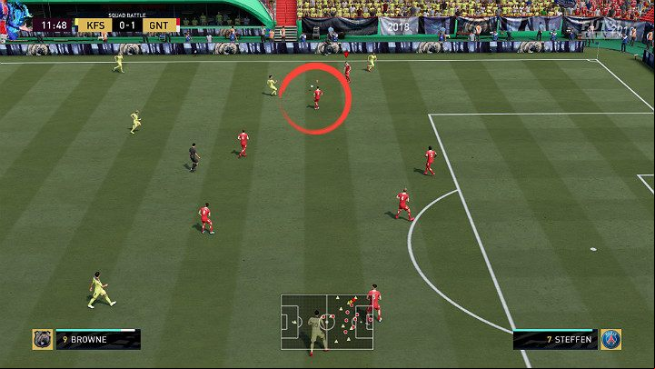 That on which player you take control of when you press the button responsible for the normal change is indicated by an orange arrow over the head of the nearest player - FIFA 21: Defensive techniques - basics - Defensive game - FIFA 21 Guide