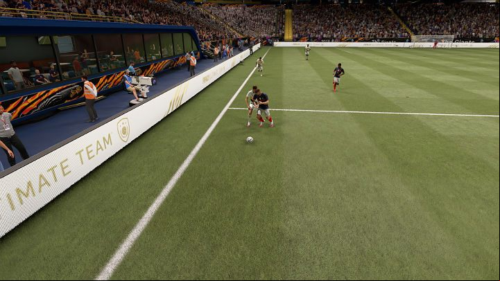 Teammate pressing is one of the ways to effectively interrupt the opponent's action - FIFA 21: Advanced defensive techniques - Defensive game - FIFA 21 Guide