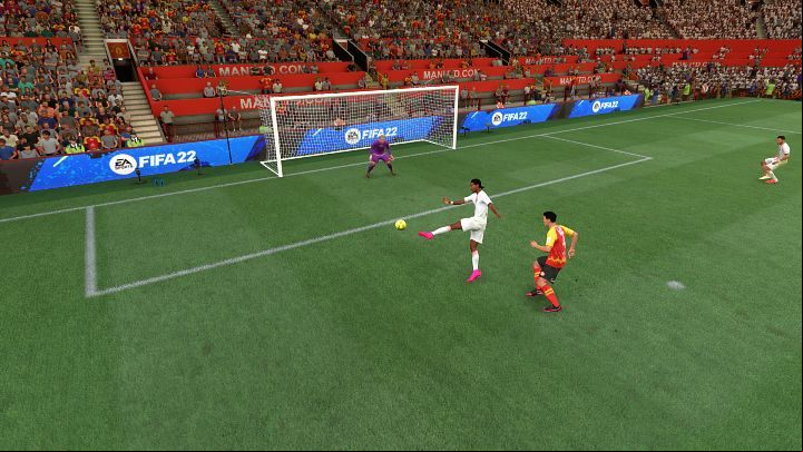 When the ball flies towards the player but its trajectory prevents them from taking a header shot, the player will try to kick it before it hits the ground - FIFA 22: Shots on target - Basics - FIFA 22 Guide