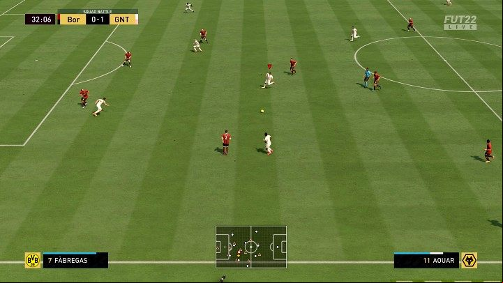 Preparing a positional attack in FIFA 22 requires a lot of patience, accuracy and many short es in a small area - FIFA 22: Positional attack and counter - Basics - FIFA 22 Guide