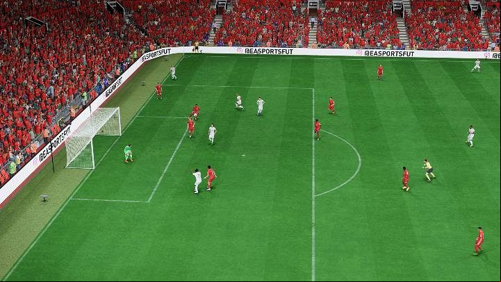 A move very similar to a classic cross, but by making a high cross (L1 square / LB X) , you will make the ball fly a little higher, and then it will start to fall a little slower on a different trajectory , which will give you time to work out a position to perform a header - FIFA 23: Crosses - how to perform? - Basics - FIFA 23 Guide