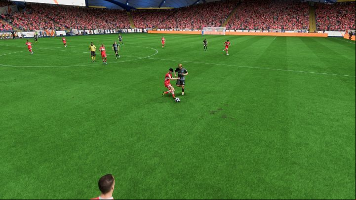 Another way to pick up the ball is to slide (Square / X), but we advise you to use this play only as a last resort or when you are sure that you will not foul your opponent - FIFA 23: Defense Plays - basic and advanced techniques - Basics - FIFA 23 Guide
