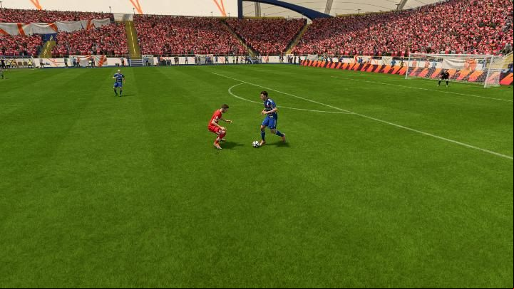 Jockey (L2 / LT) is the most important defensive technique that allows retrieving the ball without fouling - FIFA 23: Defense Plays - basic and advanced techniques - Basics - FIFA 23 Guide