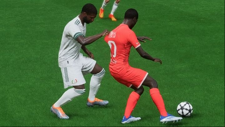 If the opponent is coming for a one-on-one with the goalkeeper, you can try to pull his shirt (L2 + rapid presses of O / LT + rapid presses of B) to make him lose the rhythm, which may result in him losing the ball or firing an inaccurate shot - FIFA 23: Defense Plays - basic and advanced techniques - Basics - FIFA 23 Guide