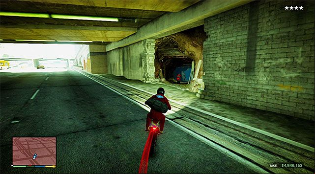 Leave the store and, after you watch a short cutscene, start escaping on a dirt bike (Maibatsu Sanchez), after having cut back to Franklin - GTA 5: The Jewel Store Job, Smart variant walkthrough - Main missions - GTA 5 Guide