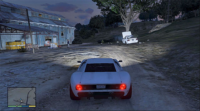 The inmate standing at the demolished police car - GTA 5: Prisoner lift - 1 - Random events - GTA 5 Guide