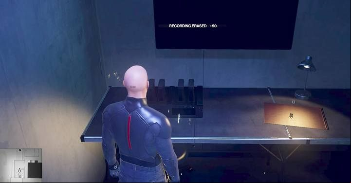 On the desk there is a to a computer in the form of a USB stick and a device with recordings from cameras. - Hitman 2: Preparations for arrival of the target - Nightcall walkthrough - Nightcall (Hawkes Bay) - Hitman 2 Guide
