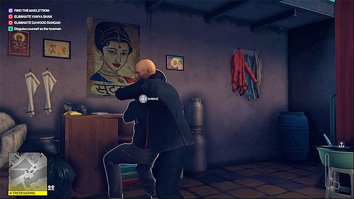 The foreman, accompanied by another worker, is on the upper floor - Hitman 2: Story Missions - Chasing a Ghost walkthrough - Chasing a Ghost (Mumbai) - Hitman 2 Guide