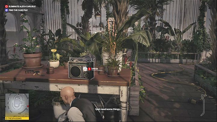 Use the radio to distract Emma - Hitman 3: Family Feud - how to unlock a trophy/achievement? - Trophy Guide - Hitman 3 Guide