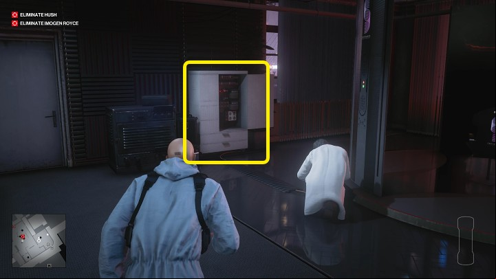 You will run into one guard and one staff member in the room, but you don't have to worry about them - Hitman 3: Hush - how to kill? - Chongqing, China, walkthrough - End Of An Era - Chongqing - Hitman 3 Guide