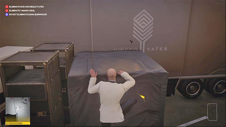 Sneak into the parking lot, walk a bit west and then turn north - Hitman 3: Mendoza - best disguises - The Farewell - Mendoza - Hitman 3 Guide