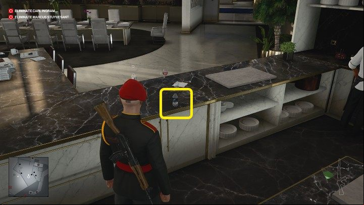 The second way to poison your opponent is to add the appropriate poison to a water bottle or drink glass - Hitman 3: Opponents - how to poison them? - FAQ - Hitman 3 Guide