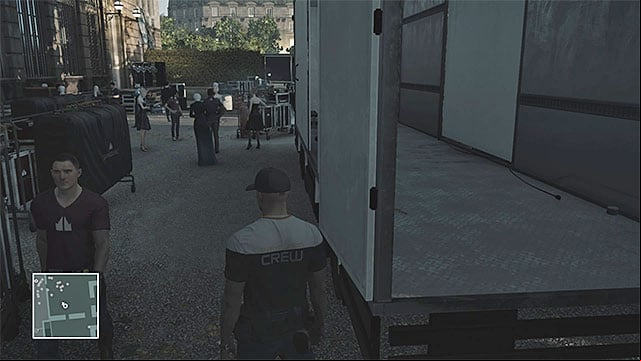 Stage crew can be found in the southern part of the map - Palace infiltration | Paris: The Showstopper - Paris: The Showstopper - Hitman Game Guide