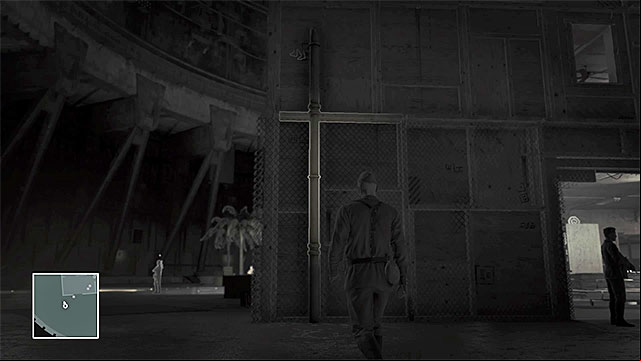 Climbing up the gutter will allow Agent 47 to reach level 1 or 2 of the building - Military airport infiltration | Final Training - Final Training - Hitman Game Guide