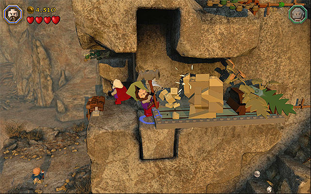 An obstacle that you can push - Stage 15 (On the Doorstep): The climb | Walkthrough - Walkthrough - LEGO The Hobbit Game Guide & Walkthrough