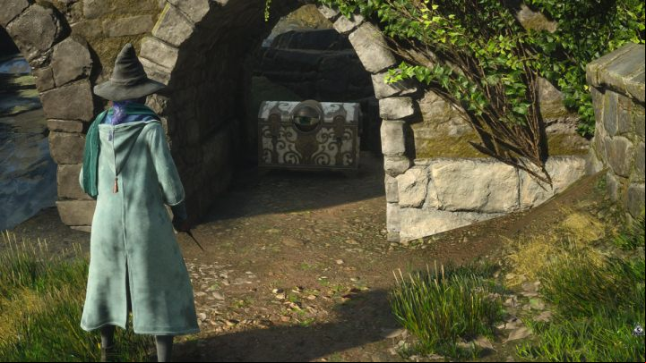 To access their contents you must be invisible - Hogwarts Legacy: Tips and Tricks - Basics - Hogwarts Legacy Guide