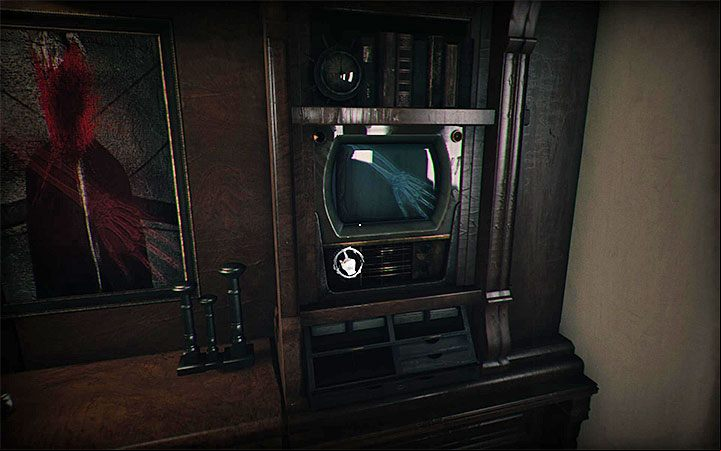 Use the right TV control to select a photo of the palm facing to the right - Riddle with two TVs and x-rays | Layers of Fear 2 Riddle Solutions - Act 4 - Breathe - Layers of Fear 2 Guide