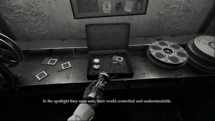Same as the lantern, the flashlight can overheat - Layers of Fear 2023: Actors Story - Walkthrough - Layers of Fear 2023 Guide