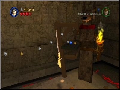 As Marion, hang on the two ropes - the columns will fall down - Chapter 4 - The Well of Souls - part 2 - Riders of the Lost Ark - LEGO Indiana Jones: The Original Adventures - Game Guide and Walkthrough