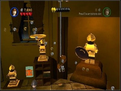 Destroy the lamp and repair the statue using LEGO pieces - Chapter 2 - Castle Rescue - The Last Crusade - LEGO Indiana Jones: The Original Adventures - Game Guide and Walkthrough