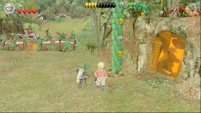 After you follow the blue line to the flower, switch to Ellie and water the plant - Welcome to Jurassic Park | Jurassic Park - walkthrough - Jurassic Park - walkthrough - LEGO Jurassic World Game Guide & Walkthrough