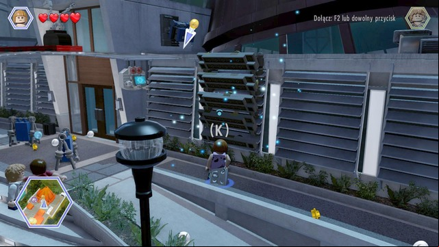 Reach the main entrance and switch to Claire - Main Street Showdown | Jurassic World - walkthrough - Jurassic World - walkthrough - LEGO Jurassic World Game Guide & Walkthrough
