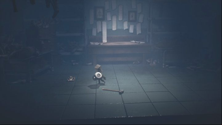Attack the hand shortly after it jumps away - Little Nightmares 2: Fuses - Chapter 3 Hospital walkthrough - Chapter 3 - Hospital - Little Nightmares 2 Guide