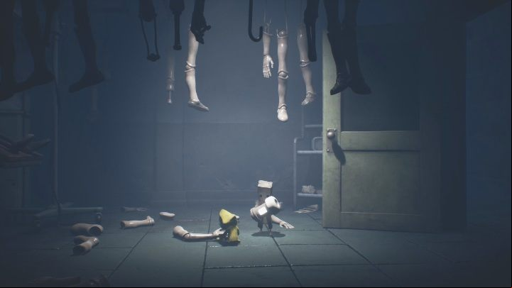 When you bring in the fuse, you will see that Six had a lot of fun with the mannequin parts - Little Nightmares 2: Fuses - Chapter 3 Hospital walkthrough - Chapter 3 - Hospital - Little Nightmares 2 Guide