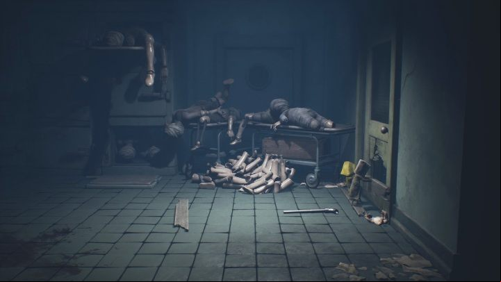 After getting rid of the hand, Six will help you pull the board - Little Nightmares 2: Escape - Chapter 3 Hospital walkthrough - Chapter 3 - Hospital - Little Nightmares 2 Guide