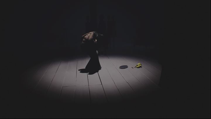 Every time you use the mirror, both characters will be stunned for a short while. - Little Nightmares: Confront The Lady, watch the epilogue - walkthrough - The Ladys quarters - Little Nightmares Game Guide