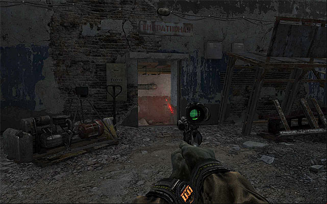Your task now is to reach the side entrance shown in the above screenshot, which is located at the far end of the location and more precisely, to the left of the elevation occupied by two guards, near the generator (I recommend that you smash the lamp attached to it) - Find about the plans of the Red Line troops | Chapter 25: Depot - Chapter 25: Depot - Metro: Last Light Game Guide