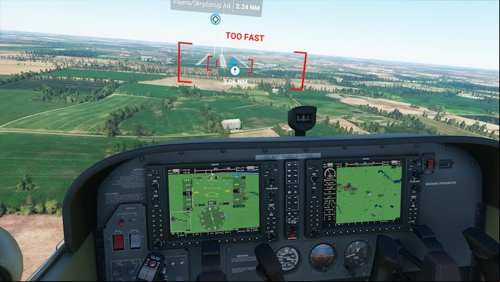 The landing path is a very useful tool for beginners to learn how to approach the runway properly. - Microsoft Flight Simulator: Realism level and assists - Basics - Microsoft Flight Simulator 2020 Guide
