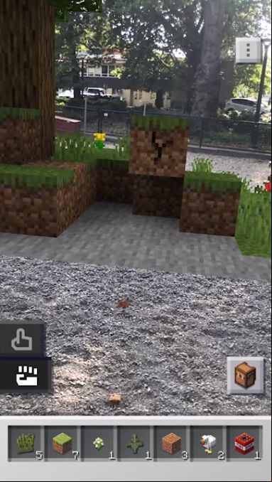 Minecraft Earth has implemented a similar interface to the original version of the hit by Mojang studios - Minecraft Earth Guide