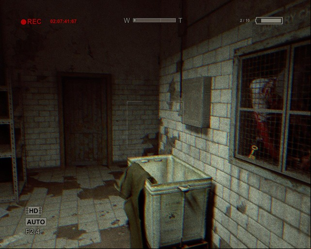The key fell down into the laundry room - Female Ward | Walkthrough - Walkthrough - Outlast Game Guide & Walkthrough