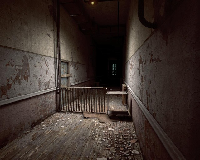 The knocked over bed is a sign youre going in the right direction - Female Ward | Walkthrough - Walkthrough - Outlast Game Guide & Walkthrough