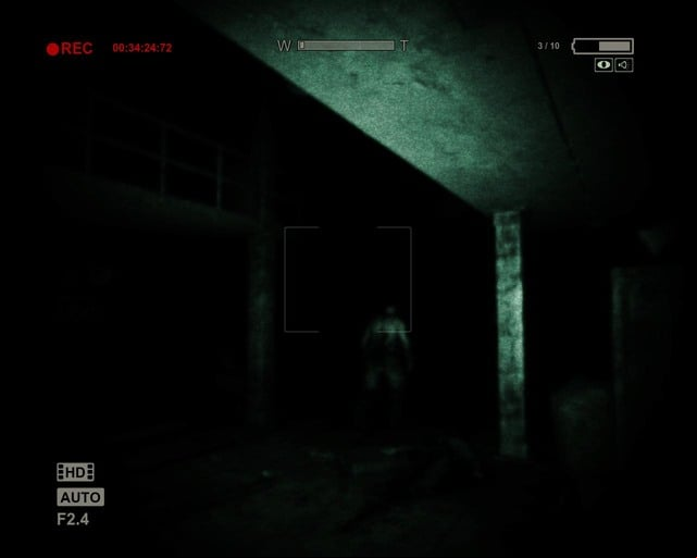Its dark even with the video camera on - Prison Block | Walkthrough - Walkthrough - Outlast Game Guide & Walkthrough