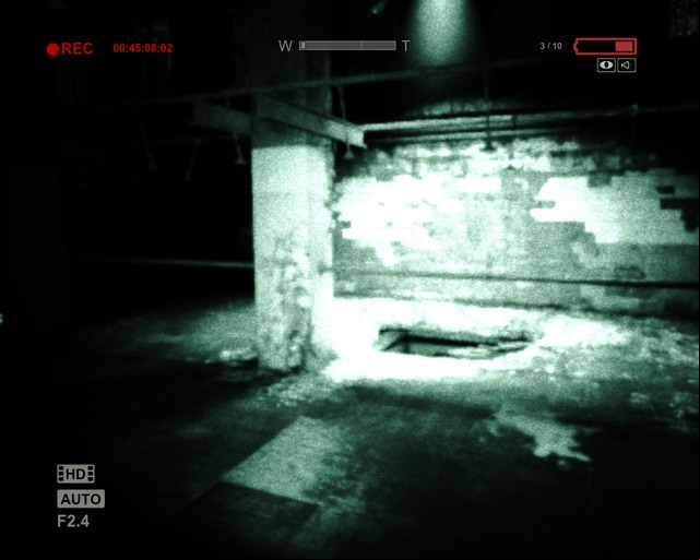 Another hole, this time into the sewers - Prison Block | Walkthrough - Walkthrough - Outlast Game Guide & Walkthrough