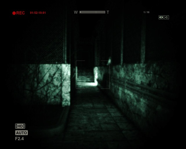 The lit ageway on the right - Courtyard | Walkthrough - Walkthrough - Outlast Game Guide & Walkthrough