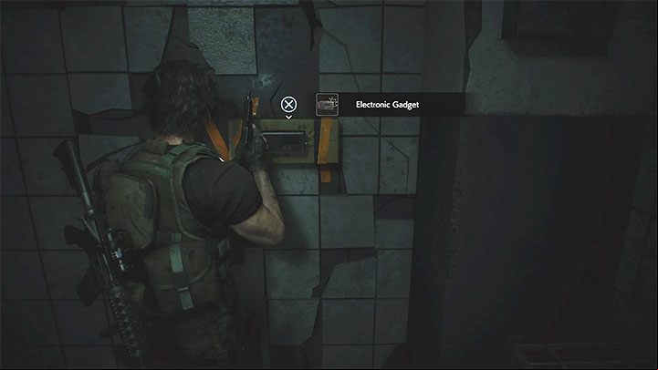 Go up the stairs to the second floor and investigate the shower room - Resident Evil 3: Police station walkthrough - Story walkthrough - Resident Evil 3 Guide